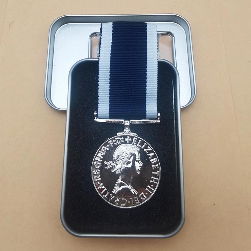 

Репродукция медали Британского Императорского флота «За долгую службу», издание Елизаветы II, булавочная модель