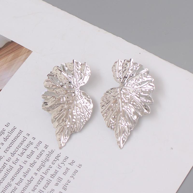New Fashion Leaf Pendants Women s Hanging Earrings Colorful Metal Imitation Pearl Leaves Plant Element Ear Zircon Collection
