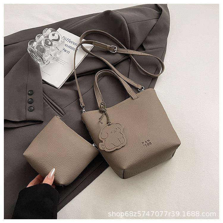 Portable bucket bag 2025 new versatile texture messenger bag niche design Internet celebrity popular shoulder bag