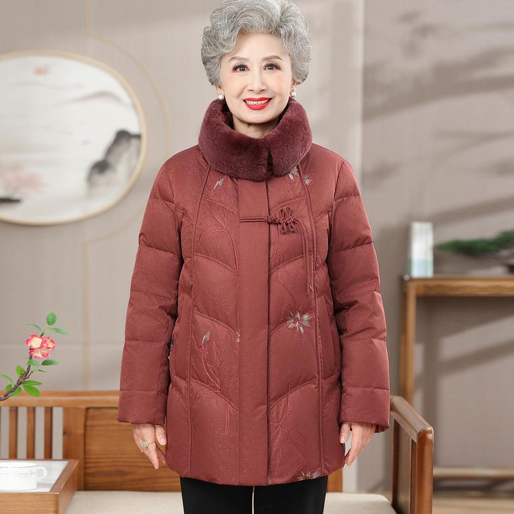 

Зимняя одежда для матерей среднего возраста Модная вышитая пуховая куртка Нового стиля Зимняя одежда для женщин среднего и пожилого возраста Утепленная куртка 6XL