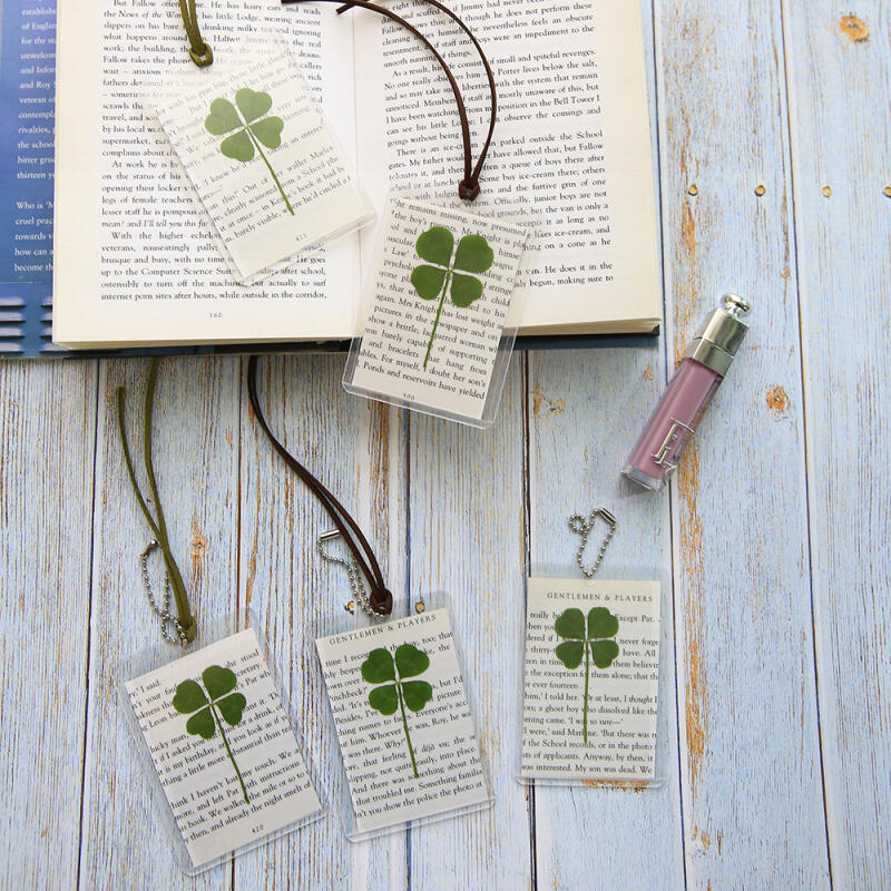 Four-leaf clover flower coating key ring clover card Brown shamude strap + chain