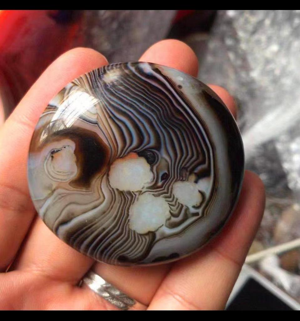 Twisted Red Agate Nanjing Yuhua Stone for Fish Tanks, Succulent Display, and Souvenir Decoration