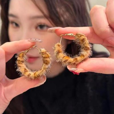 Trendy Hong Kong Style Leopard Print Velvet Earrings: Classic Niche Autumn & Winter Design for a Cool, Unique Look.