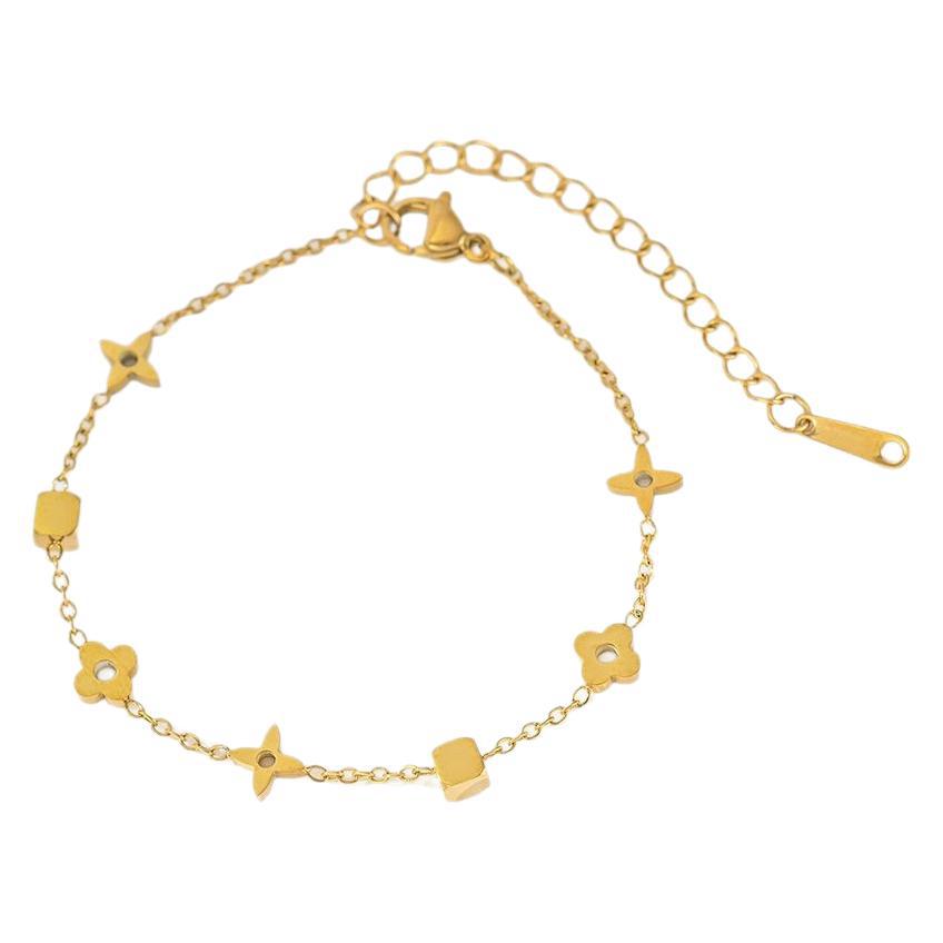 Square flower necklace women's light luxury niche high sense collarbone chain Internet celebrity four-leaf clover accessories tide