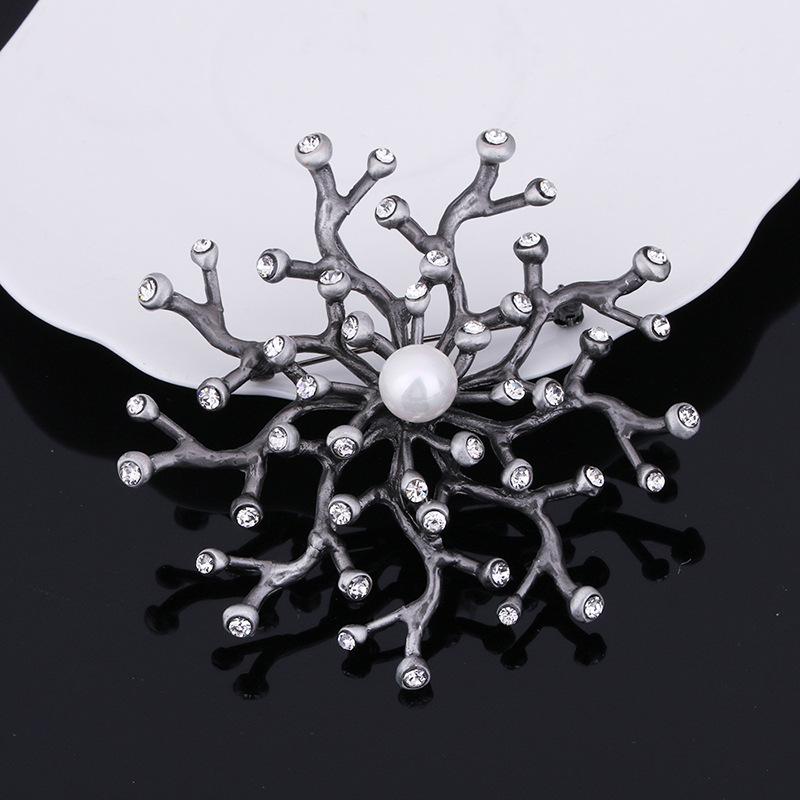 Retro Alloy Brooch, High-End Light Luxury Clothing Accessories, High-End Camellia Brooch, Brooch