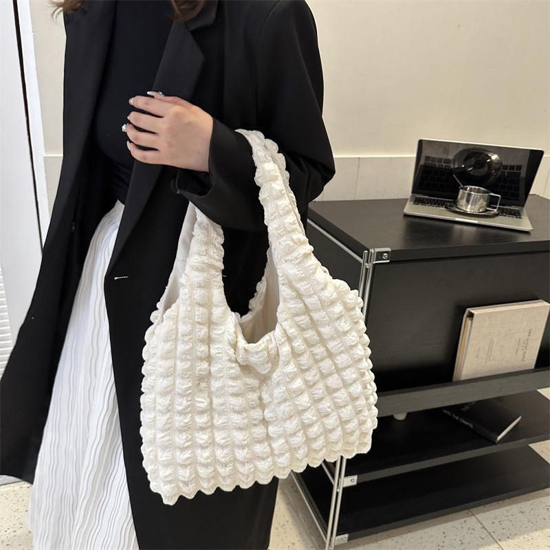 Chic Minimalist Versatile Handheld Tote Bag For Everyday Use Stylish And Unique