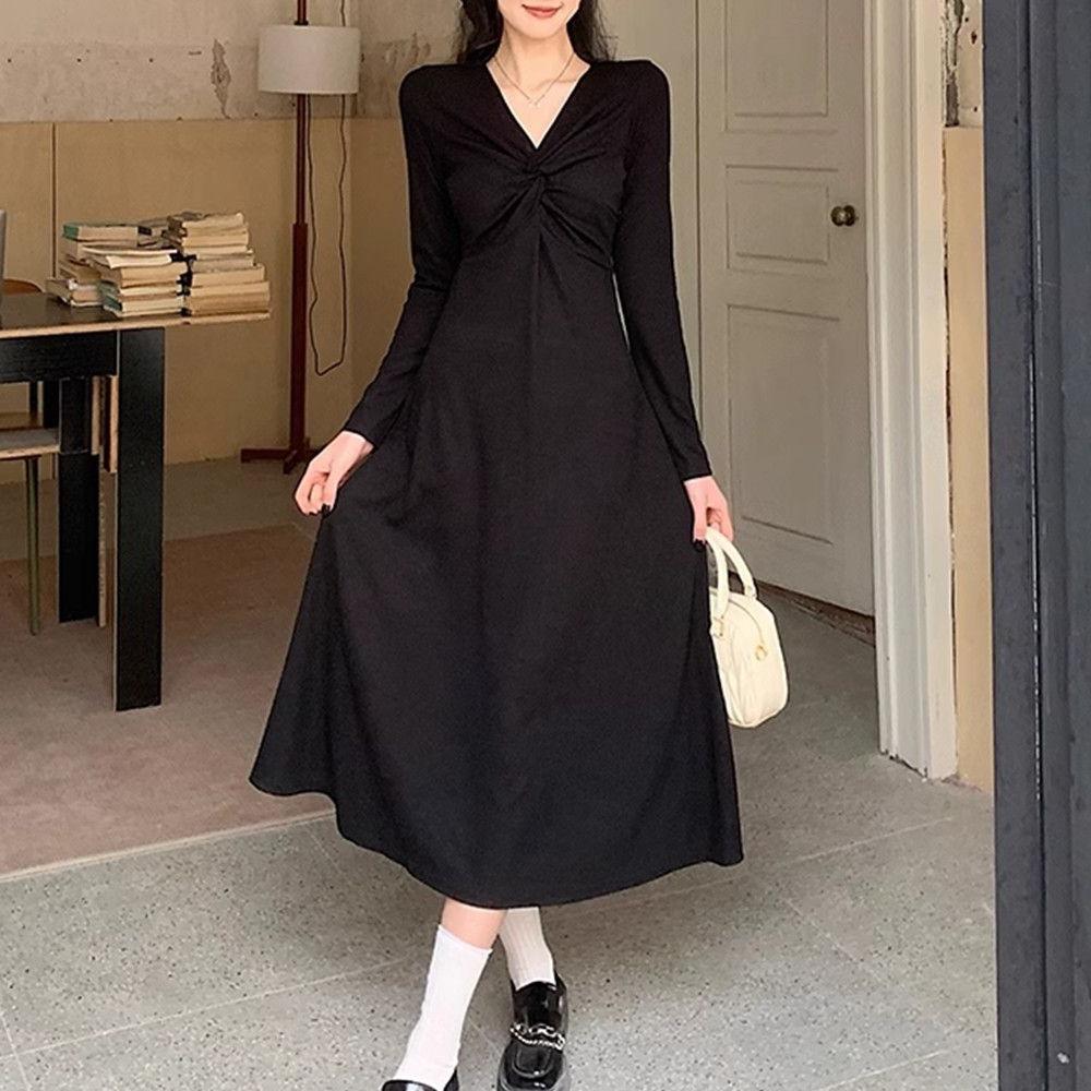 Women's Plus Size Black Long Sleeve Knit Dress - Slimming and Elegant for Spring/Autumn