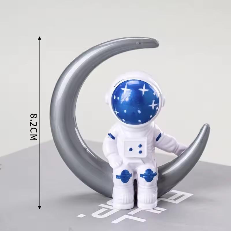 1-4PCS Astronaut Figure Toy Desktop Ornaments Resin Outer Space Birthday Cake Dolls Spaceman Model for Kids Funny Gift