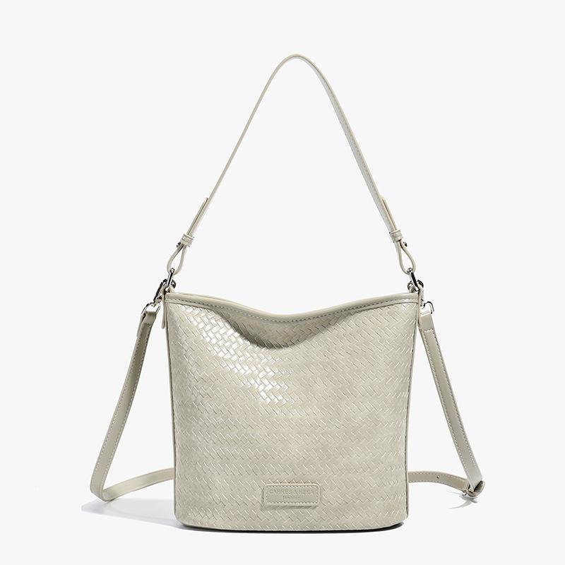 2025 New Woven Bucket Bag Women's High-end Shoulder Messenger Bag Commuter Bag Simple Casual Versatile Fashion