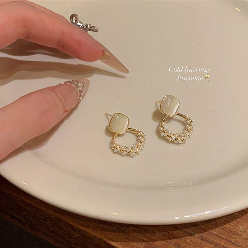 

Sugar Sugar Opal Pearl Earrings Women s Elegant Light Luxury High-End Earrings Design Sense New Ear Studs Earless Ear Clip Pair of 925 silver needles