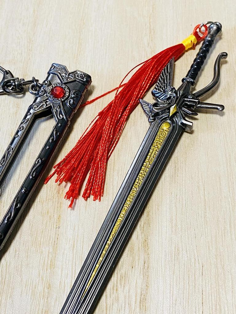 FF Final Fantasy Mini Weapon Sword Accessory Keychain Figure Doll Decoration Base Anime Game Alloy Display Toy Metal Miniature Legendary Stylish of