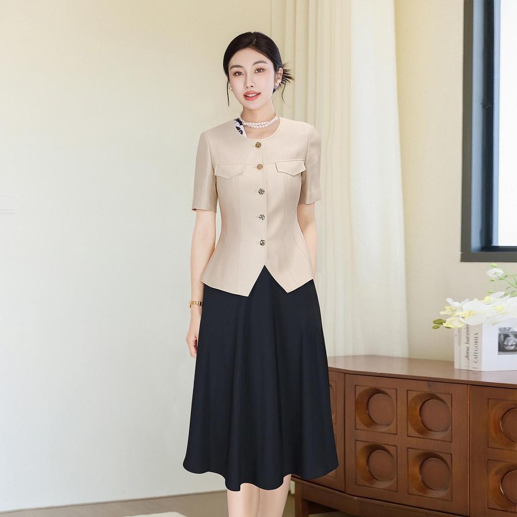 Elegant Women's Summer Suit Set: Chic, Slimming Design for Front Desk Salon Professionals