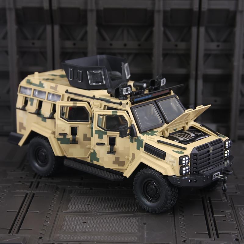1:24 Swordtooth Tiger Explosion Proof Car Camouflage Alloy Off Road Vehicle Model Car Has Simulated Sound and Lighting