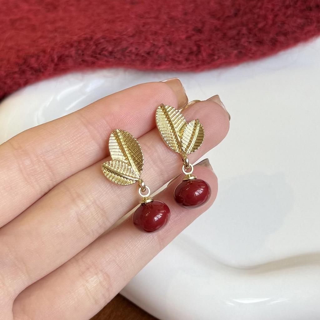 Women's 2025 Hong Kong Style Red Glaze Earrings: Retro, High-Class, Brightening Ear Ornaments
