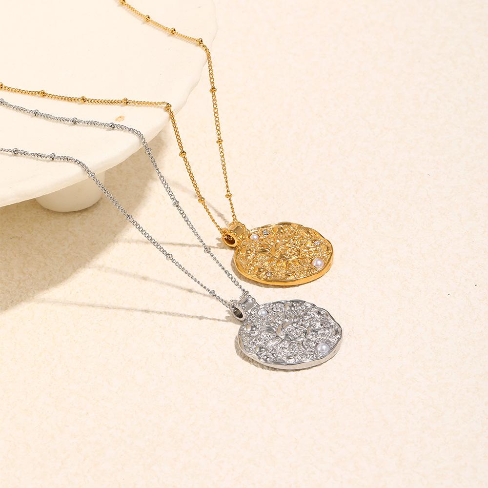 Fashionable Gold Sun Smiley Face Pendant Necklace Unique Women Jewelry Accessory For Daily Wear Stylish Gift