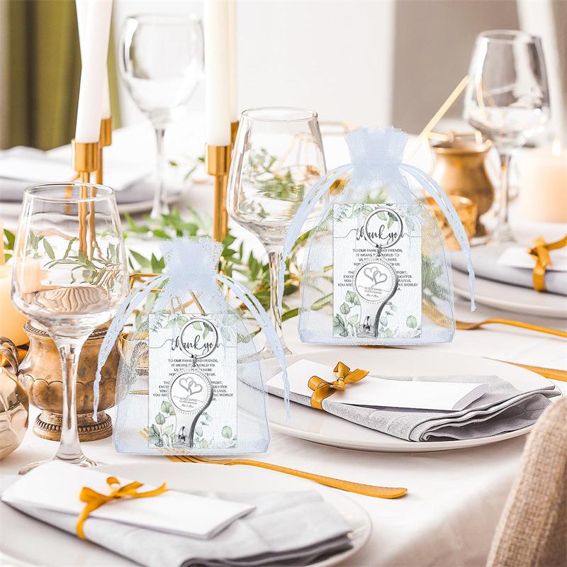 25 sad Svatba Multifunkční otvírák na láhve Kleštičky na nehty Svatební výslužky Pivovarské karty Bílé organzové sáčky pro párty potřeby