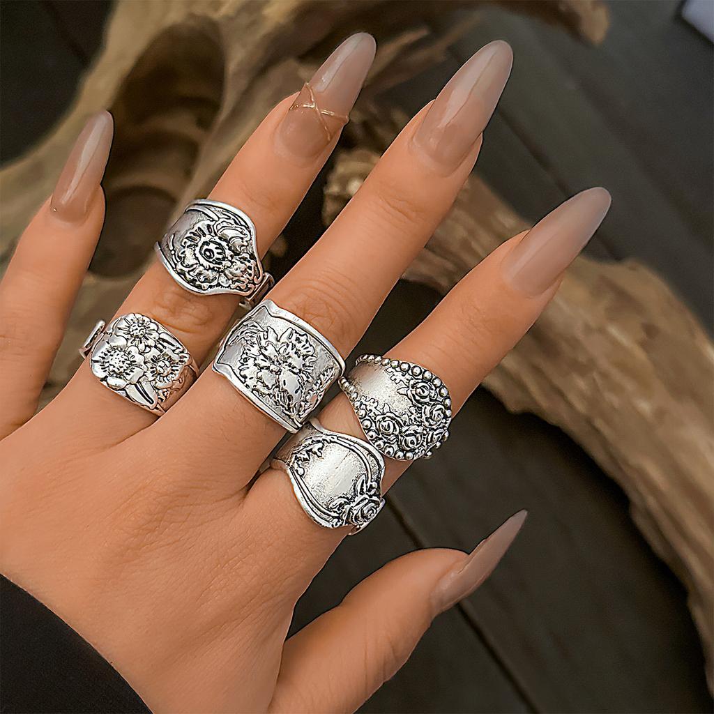 Vintage Vintage Distressed Floral Pattern Ring Set with Jointed Ring and Exaggerated Punk Style Opening Ring