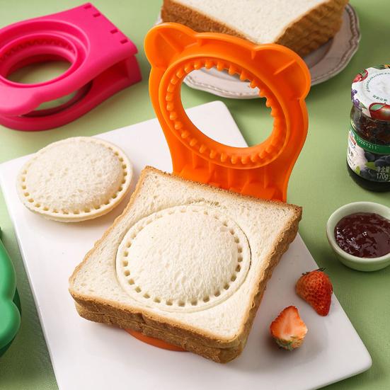 Sandwich Cutter And Sealer 2-in-1 Round Sandwich Maker for School Lunch Boxes And Bento Boxes Boys Girls