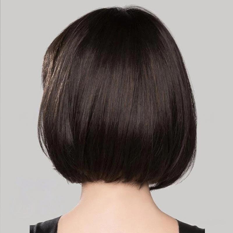 Perruques synthétiques noires naturelles lisses pour femmes Coupes courtes Perruque bob avec frange Usage quotidien pour fête Perruque décontractée pour mère