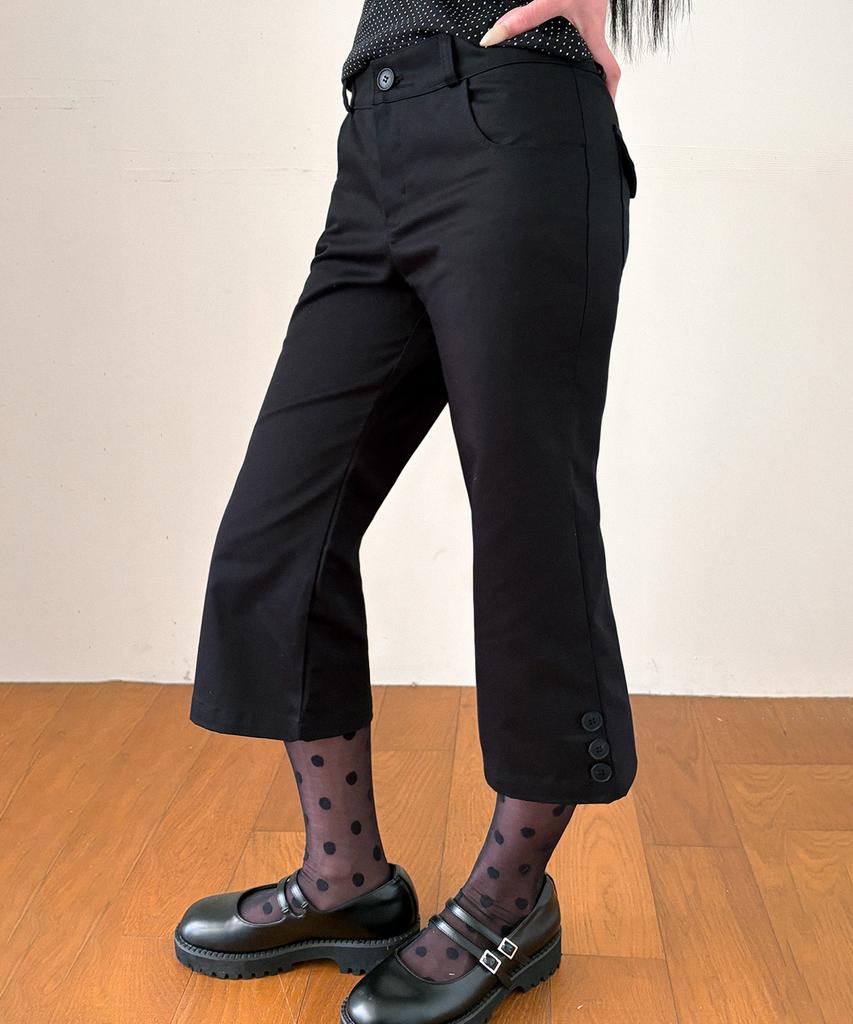 Isjabaibeu Snap Point Capri Pants - Black