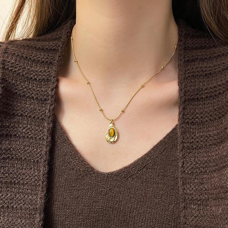 Melad Coffee Colored Tiger Eye Stone Bead Necklace, Niche Retro Collarbone Chain, Personalized and Fashionable Design Accessory