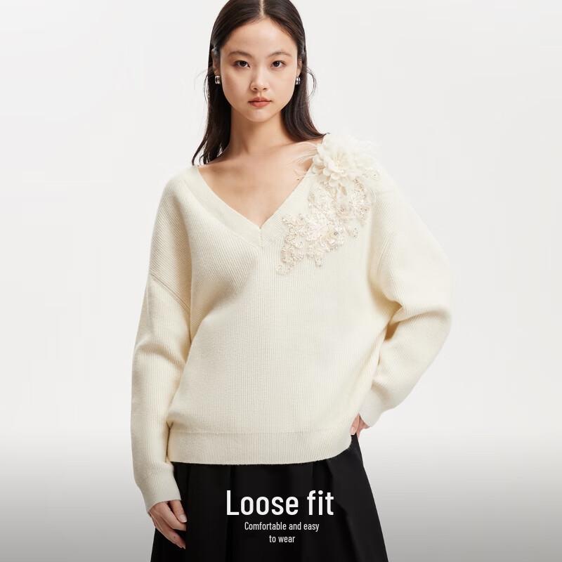 VEROMODA Women's 3D Decor Loose V-Neck Knit Sweater