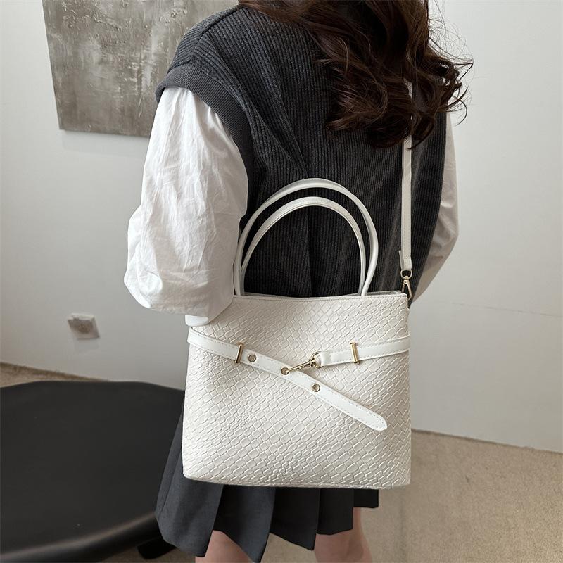 2025 Spring and Summer New Women's Bags Fashion Woven Pattern Shoulder Tote Bag Commuter Messenger Bag Retro Backpack Trend Women