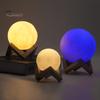 Lampă pentru lună cu bază din lemn Design cu 16 culori RGB Senzor tactil reîncărcabilă 3D Lumină de noapte cu lună Decor dormitor
