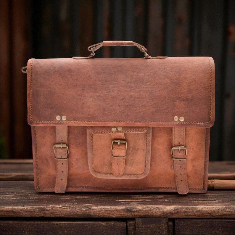 

Портфель-мессенджер из натуральной кожи ручной работы – Сумка для ноутбука из кожи Full Grain с латунными пряжками, несколькими отделениями, мягкой стенкой и съемным ремнем 16 x 12 x 5 in