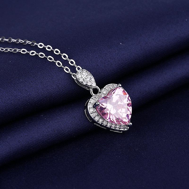 Rose Quartz Heart Pendant Necklace - Elegant European & American Women's Clavicle Chain 3 Carat
