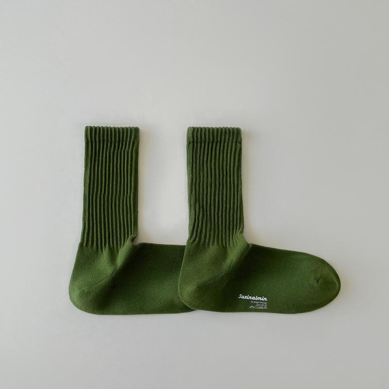 

Мужские дышащие спортивные носки из хлопка с защитой от запаха - Средняя длина, Впитывающие пот, Однотонные, Прямой угол, для Осени и Зимы One Size темно-зеленого