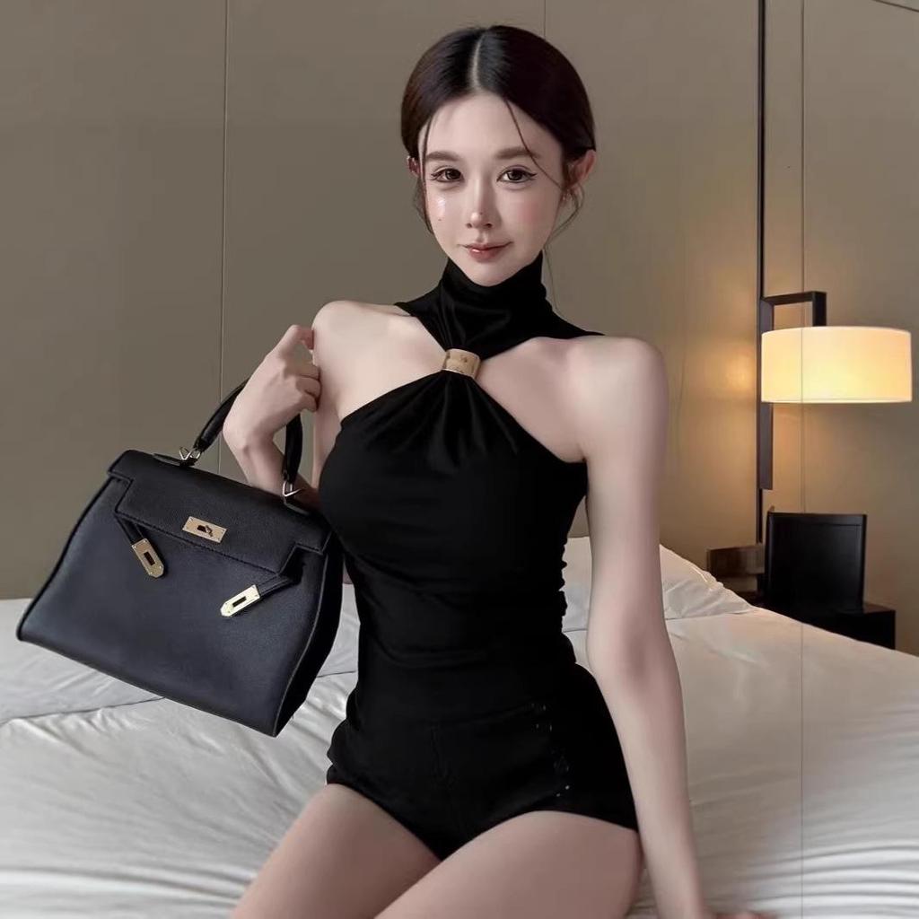 Women's High-Neck Sleeveless Halter Vest, Slim-Fit, Perfect for Autumn, Wear Alone or Layered, Short Base Top