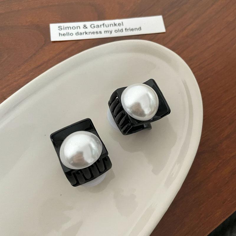 

Заколка для волос с жемчугом в стиле Хепберн: Ретро-зажим для женской челки в виде французской акулы, легкий роскошный аксессуар