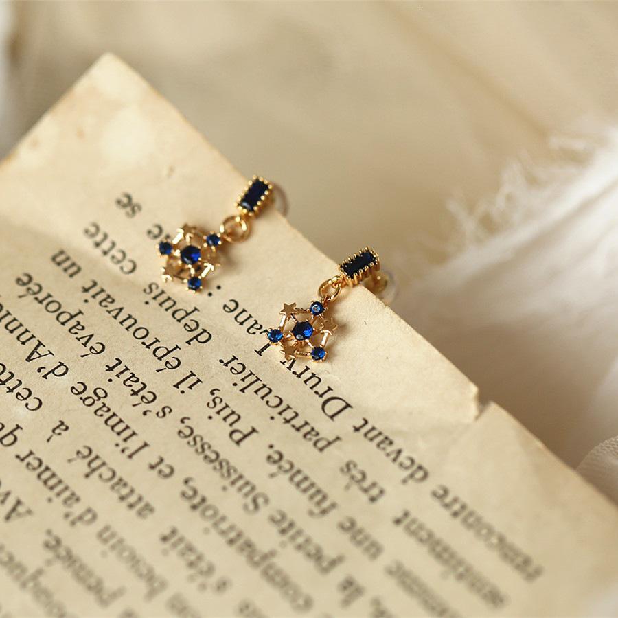 Elegant Retro 18K Gold Plated S925 Sterling Silver Star Snowflake Stud Earrings with Cubic Zirconia for Women 18K Gold Pair (Includes Silver Earplugs)