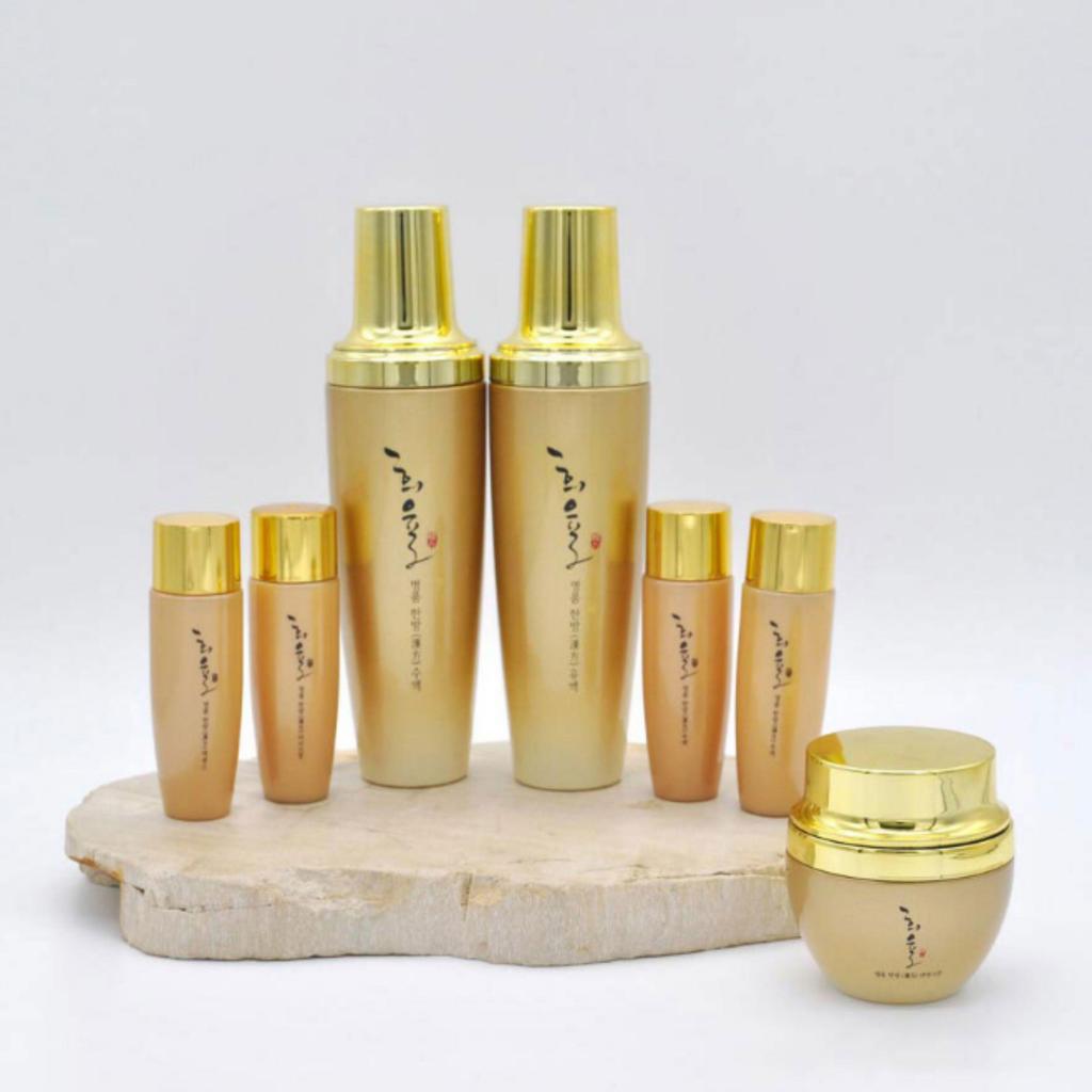 lebelage Heeyul Premium Hanbang Skincare Set of 3(TONER 130ml+30ml/EMULSION 130ml+30ml/CREAM 30ml/ESSENCE 30ml/EYECREAM 30ml)