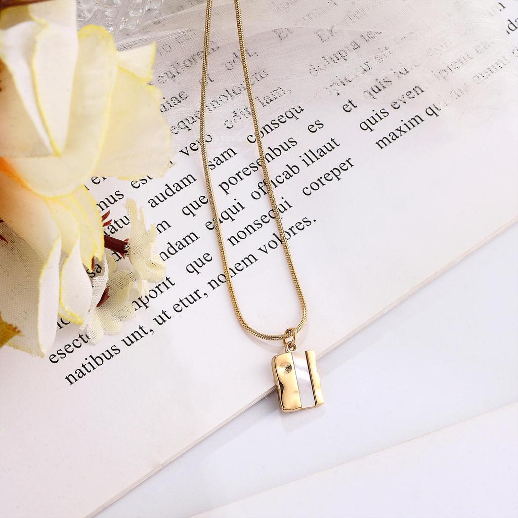 Women's 14k Gold Shell Necklace - Titanium Steel Geometric Minimalist Design