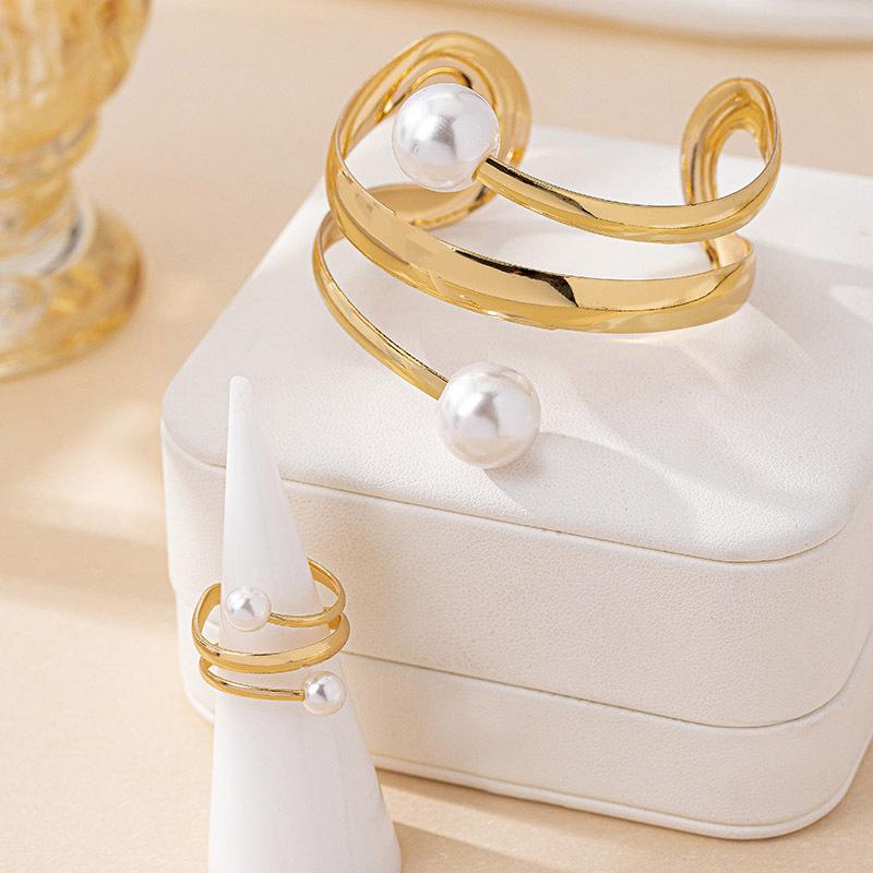 2pcs New Exaggerated Fashion Imitation Pearls Geometric Metal Bangles Hip Hop Punk Wrap Bangles For Women Jewelry accessories