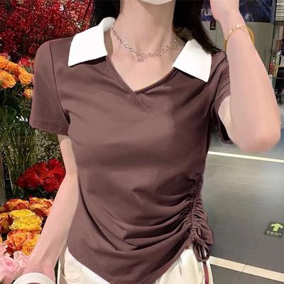 Damen Sommer V-Ausschnitt Taillenbetontes Unregelmäßiges Kurzes T-Shirt mit Temperamentvollem Design und Slim-Fit Oberteil