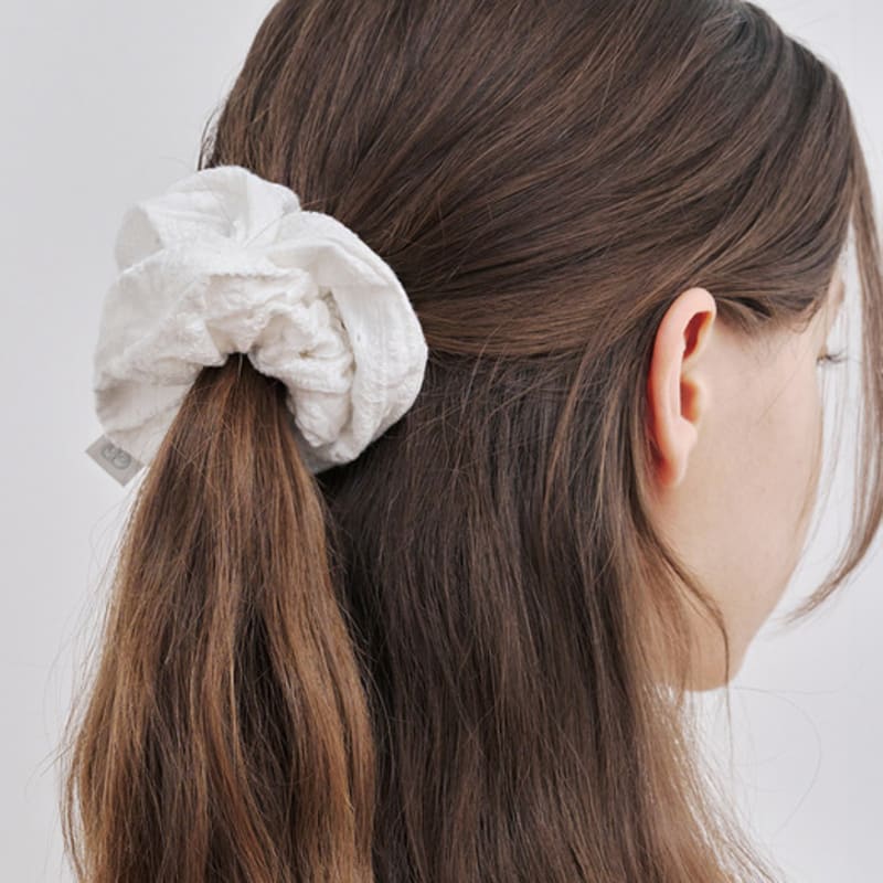 engbrox Daisy Eyelet Scrunchie