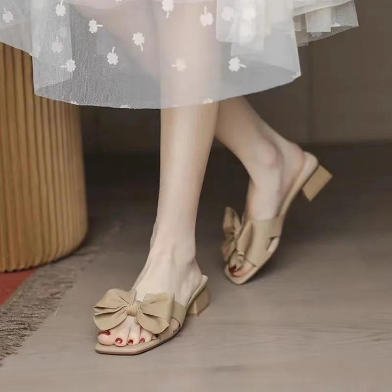 

2024 Женская обувь Летние тапочки на квадратном каблуке для женщин Зеленые шлепанцы с бабочкой-узлом Сандалии Женские туфли Большие размеры 42 42 хаки