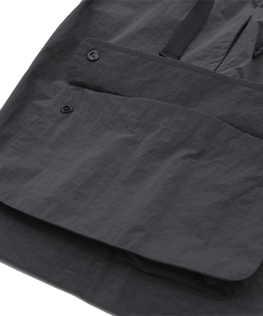 Haebeuopeudyuti Ruffle Compact Shorts (Dark Gray)