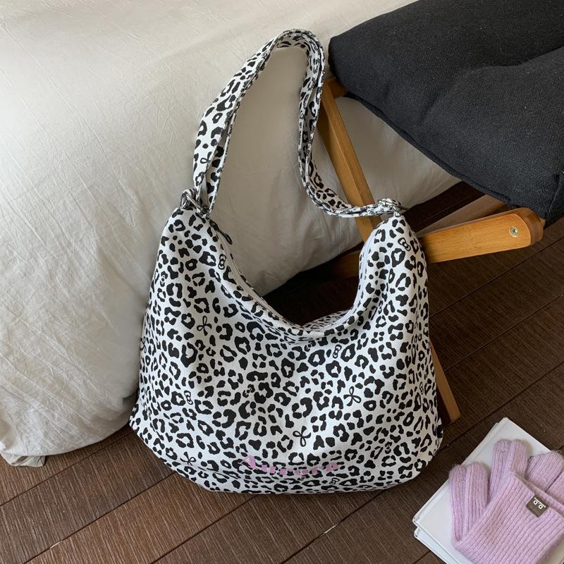 

Large capacity leopard print bag women 2025 new trendy fashion messenger bag women ins college students class shoulder bag women