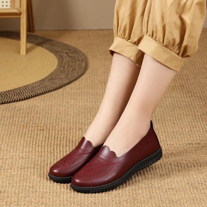 

Взуття Жіноче нове шкіряне взуття Материнське взуття М’яка підошва М’яка поверхня Повсякденне взуття для людей середнього віку та літніх людей На плоскому ходу Нековзке жіноче взуття 37 червоний