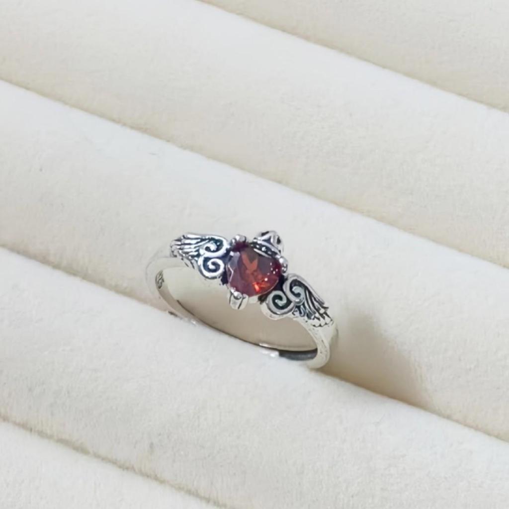French Crown Wings Heart Zircon Women's Retro Ring - Cool & Trendy Internet Celebrity Style