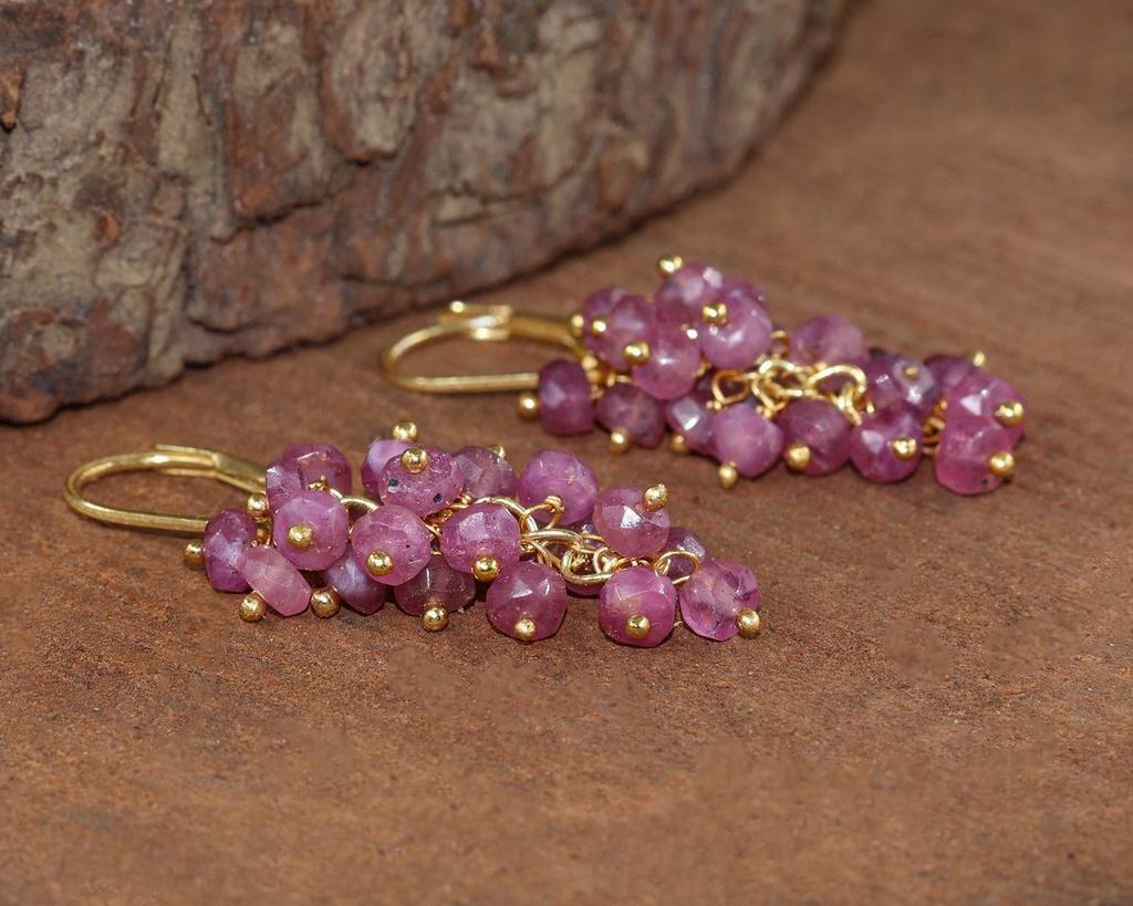 Natürlicher Rosa Rubin Perlen Cluster Ohrring, Echter Rubin Perlen Goldohrring, Juli Geburtsstein Schmuck, Zarte Rubinohrringe, Geschenk für Sie