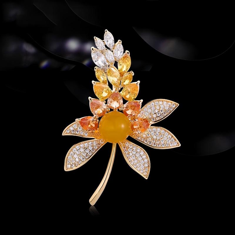 A High-end, Exquisite Floral Brooch for Women with A Niche Design Sense