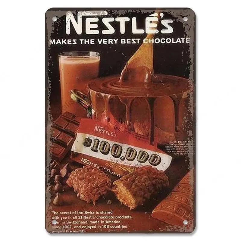 Plaque métallique vintage représentant un gâteau au chocolat, un délicieux dessert, idéale pour une décoration murale rétro de café ou de boulangerie. Affiche décorative pour la maison.