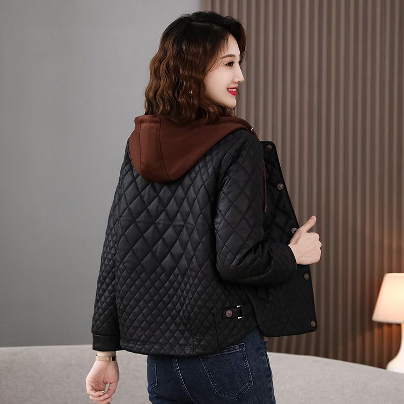 Krátká prošívaná bavlněná bunda s kapucí a šik designem pro ženy