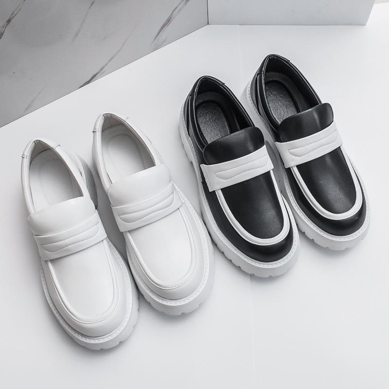 Mocassins pour hommes à une pédale, chaussures pour hommes printemps 2025 à semelles épaisses et brillantes tendance en cuir, chaussures Doudou paresseuses