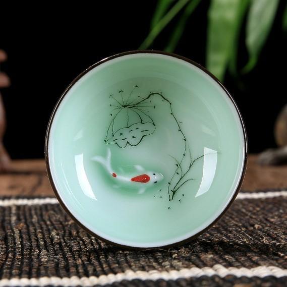 Vysoce kvalitní celadon čínská Kung Fu čajová souprava Kulatá plochá Lotos Kapr Pu'er Čajové šálky Ručně malovaný keramický Jednoduchý kapr Čajový šálek